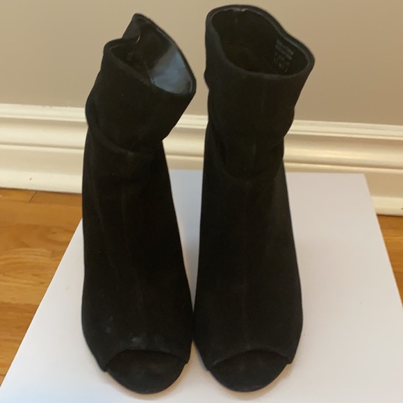Aldo Merkin Black Suede Peep Toe (Size 5) - Picture 2 of 6